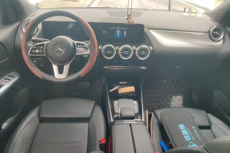 Used Mercedes-Benz GLA 2022 Facelifted GLA 200 Center Console