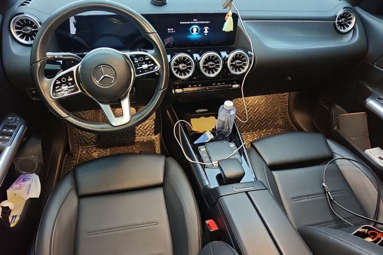 Used Mercedes-Benz GLA 2022 Facelifted GLA 200 Center Console