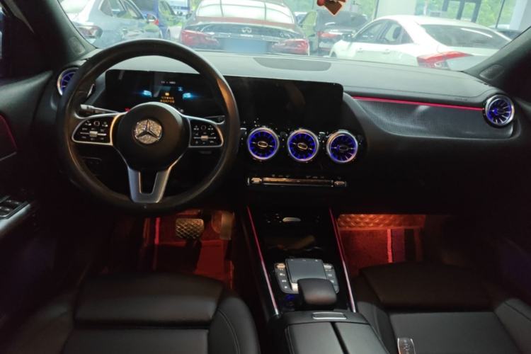 Used Mercedes-Benz GLA 2022 Facelifted GLA 200 Center Console