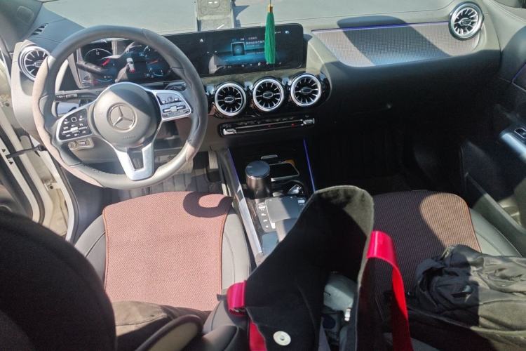 Used Mercedes-Benz GLA 2022 Facelifted GLA 200 Center Console