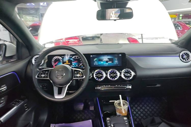 Used Mercedes-Benz GLA 2022 Facelifted GLA 200 Center Console