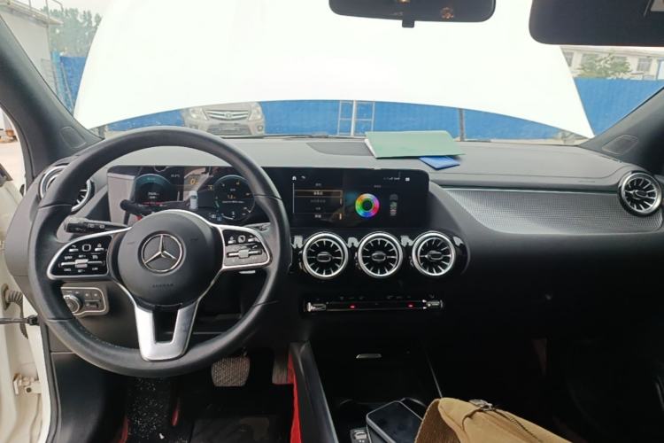 Used Mercedes-Benz GLA 2022 Facelifted GLA 200 Center Console