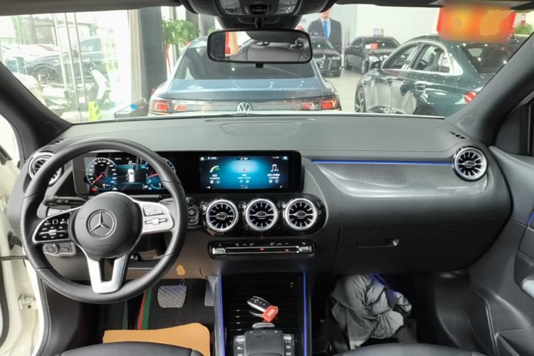 Used Mercedes-Benz GLA 2022 GLA 220 4MATIC Center Console
