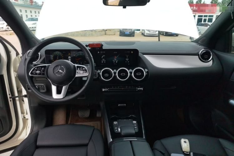 Used Mercedes-Benz GLA 2022 Second Facelift GLA 200 Center Console
