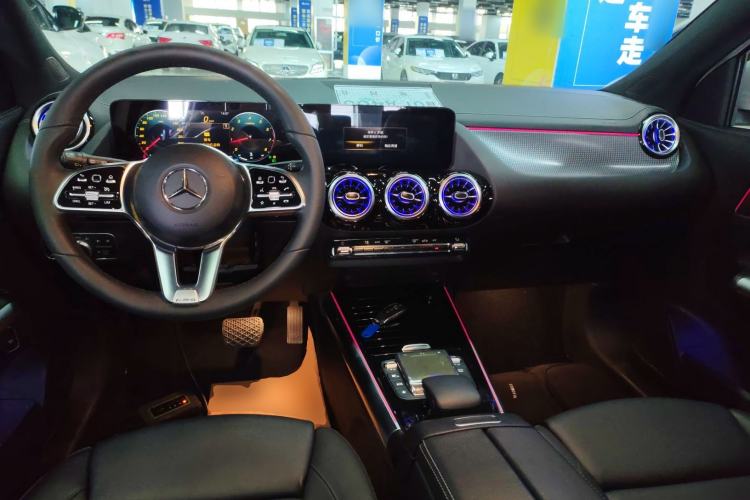 Used Mercedes-Benz GLA 2022 Facelifted GLA 200 Center Console