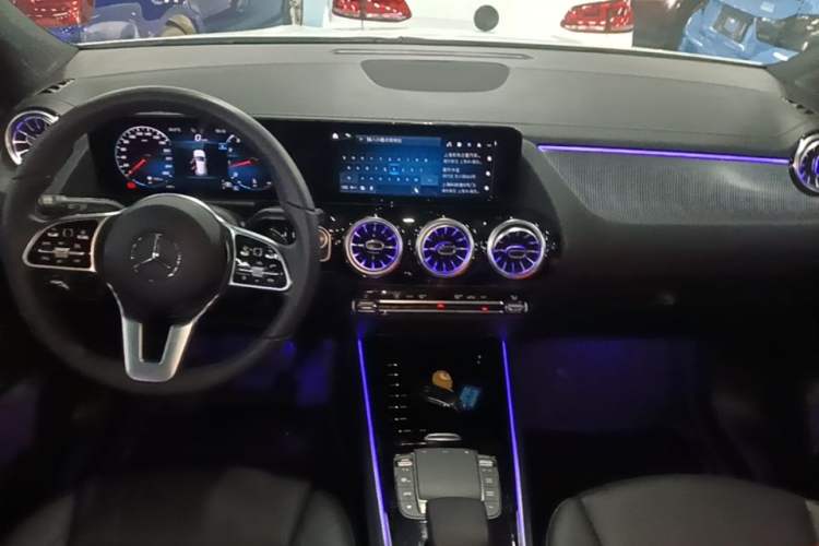 Used Mercedes-Benz GLA 2022 GLA 220 4MATIC Center Console