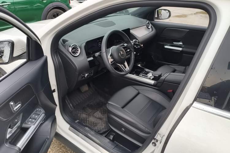 Used Mercedes-Benz GLA 2022 Facelifted GLA 200 Driver Seat