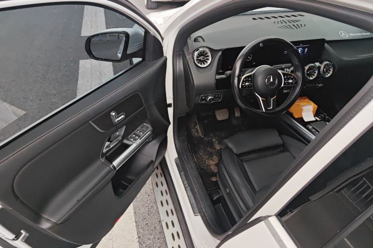 Used Mercedes-Benz GLA 2022 Facelifted GLA 200 Driver Seat