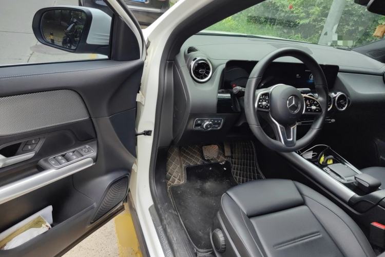 Used Mercedes-Benz GLA 2022 Facelifted GLA 200 Driver Seat