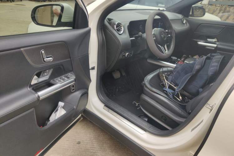 Used Mercedes-Benz GLA 2022 Second Facelift GLA 200 Driver Seat