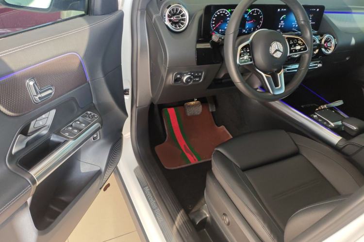 Used Mercedes-Benz GLA 2022 Facelifted GLA 200 Driver Seat