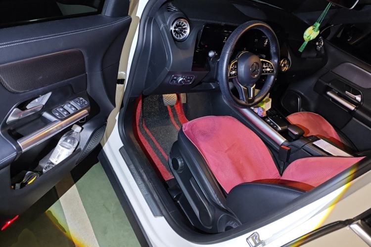 Used Mercedes-Benz GLA 2022 Facelifted GLA 200 Driver Seat