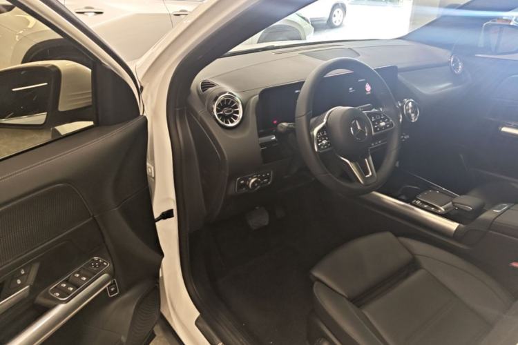 Used Mercedes-Benz GLA 2022 Facelifted GLA 200 Driver Seat
