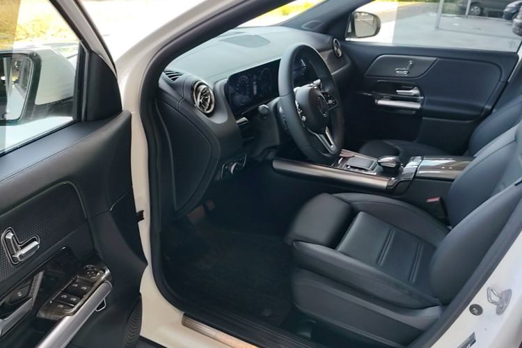 Used Mercedes-Benz GLA 2022 Facelifted GLA 200 Driver Seat