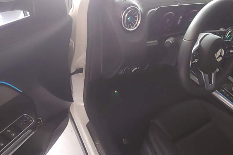 Used Mercedes-Benz GLA 2022 Facelifted GLA 200 Driver Seat