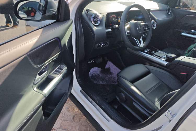 Used Mercedes-Benz GLA 2022 Facelifted GLA 200 Driver Seat