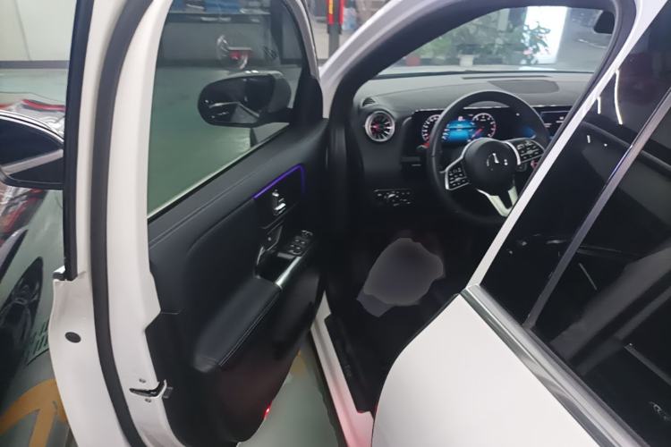 Used Mercedes-Benz GLA 2022 Facelifted GLA 200 Driver Seat