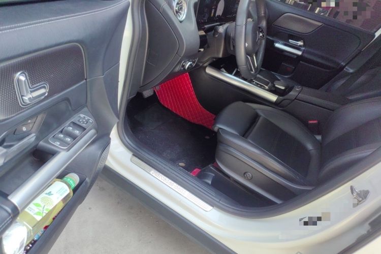 Used Mercedes-Benz GLA 2022 Facelifted GLA 200 Driver Seat