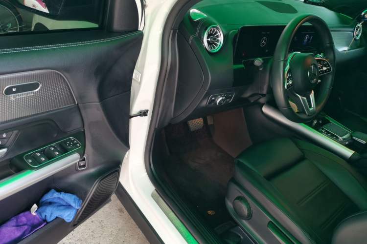 Used Mercedes-Benz GLA 2022 GLA 220 4MATIC Driver Seat
