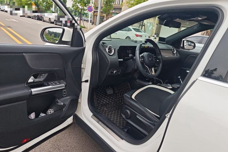 Used Mercedes-Benz GLA 2022 Facelifted GLA 200 Driver Seat