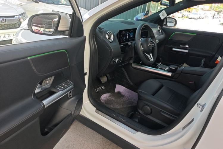 Used Mercedes-Benz GLA 2022 Facelifted GLA 200 Driver Seat