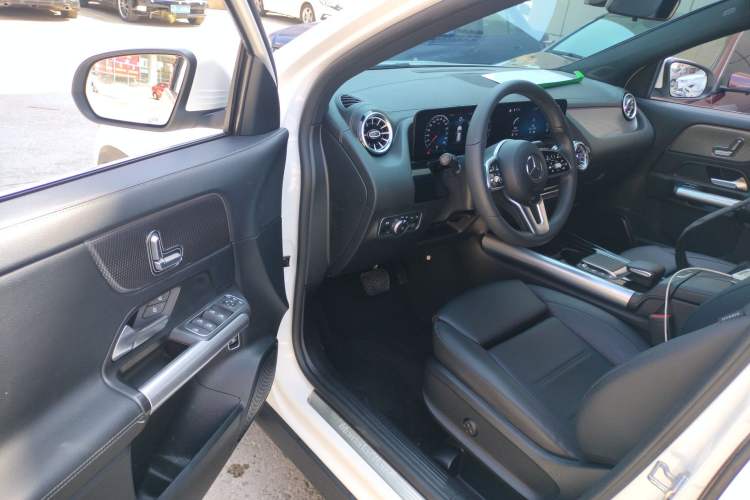 Used Mercedes-Benz GLA 2022 GLA 200 Driver Seat