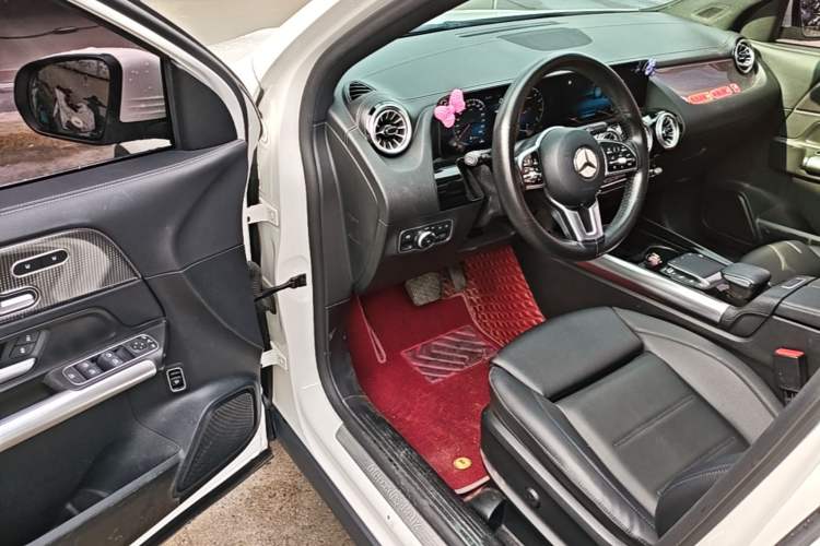 Used Mercedes-Benz GLA 2022 Facelifted GLA 200 Driver Seat