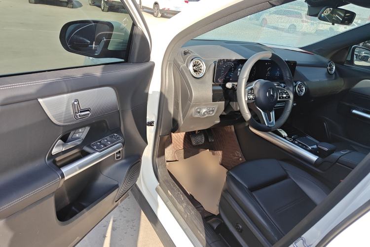 Used Mercedes-Benz GLA 2022 Facelifted GLA 200 Driver Seat