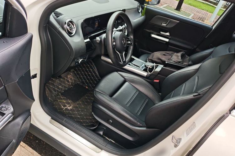 Used Mercedes-Benz GLA 2022 GLA 200 Driver Seat