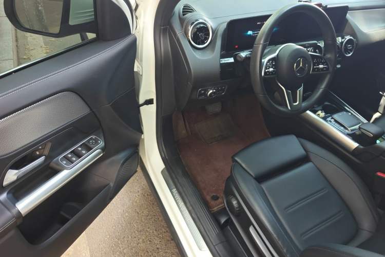 Used Mercedes-Benz GLA 2022 Second Facelift GLA 200 Driver Seat