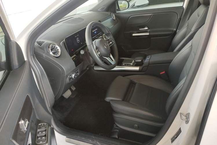 Used Mercedes-Benz GLA 2022 Facelifted GLA 200 Driver Seat
