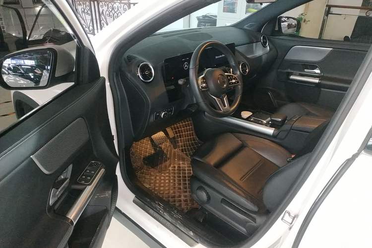 Used Mercedes-Benz GLA 2022 Second Facelift GLA 200 Driver Seat