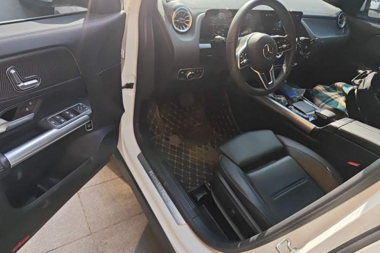 Used Mercedes-Benz GLA 2022 Facelifted GLA 200 Driver Seat