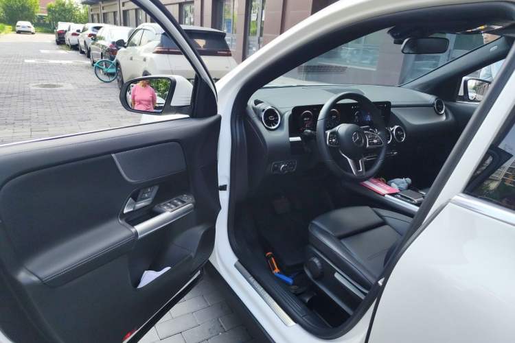 Used Mercedes-Benz GLA 2022 Second Facelift GLA 200 Driver Seat