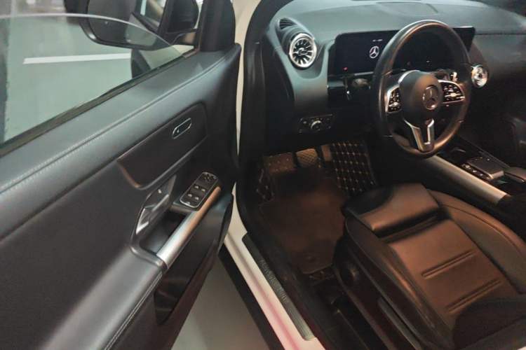 Used Mercedes-Benz GLA 2022 GLA 220 4MATIC Driver Seat
