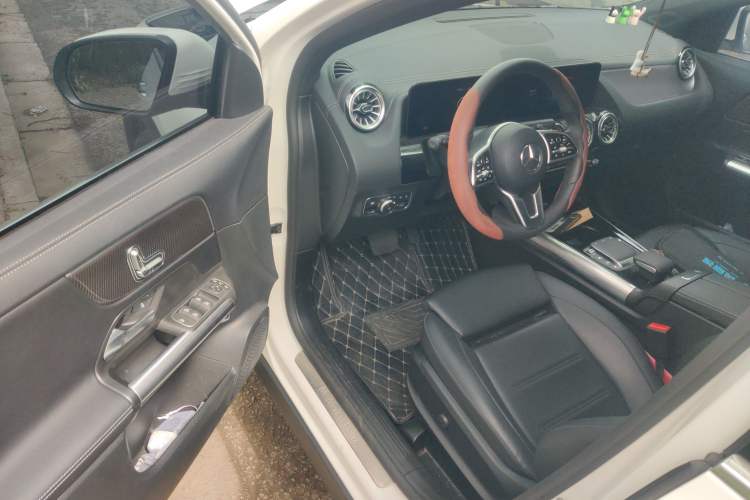 Used Mercedes-Benz GLA 2022 Facelifted GLA 200 Driver Seat