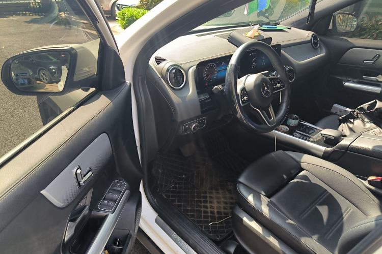 Used Mercedes-Benz GLA 2022 Second Facelift GLA 200 Driver Seat