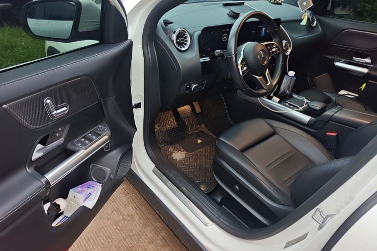 Used Mercedes-Benz GLA 2022 Facelifted GLA 200 Driver Seat