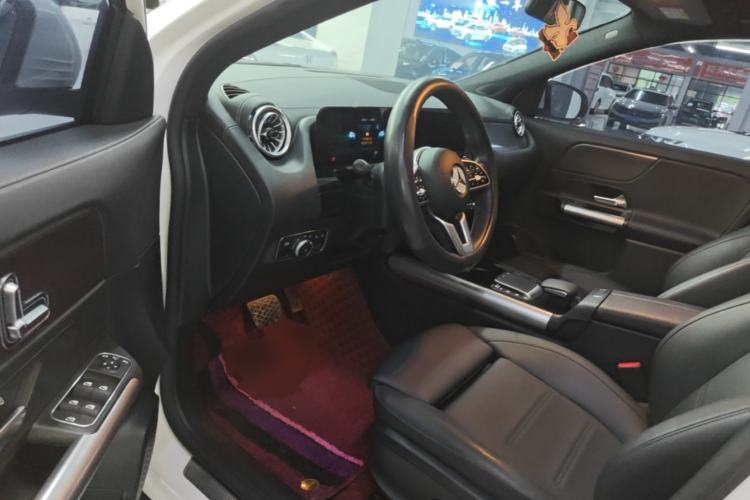 Used Mercedes-Benz GLA 2022 Facelifted GLA 200 Driver Seat