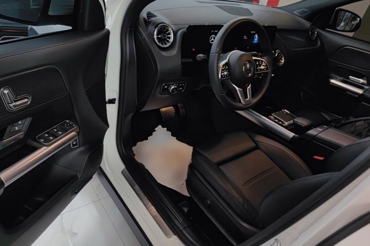 Used Mercedes-Benz GLA 2022 Facelifted GLA 200 Driver Seat