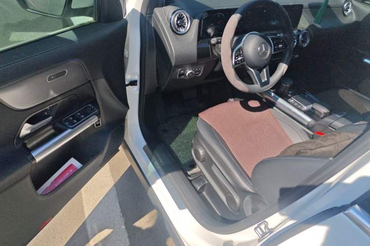 Used Mercedes-Benz GLA 2022 Facelifted GLA 200 Driver Seat