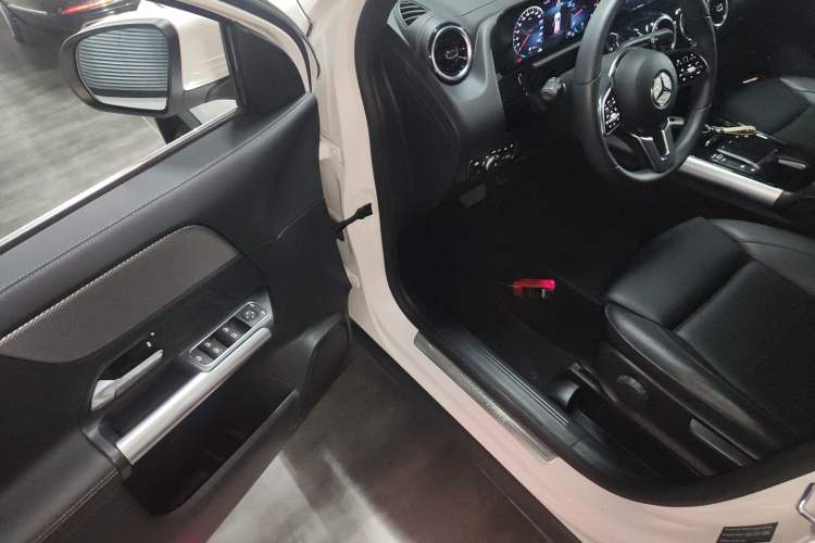 Used Mercedes-Benz GLA 2022 Second Facelift GLA 200 Driver Seat