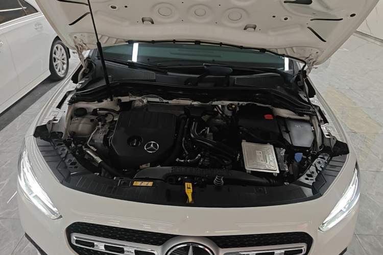 Used Mercedes-Benz GLA 2022 Facelifted GLA 200 Engine Bay