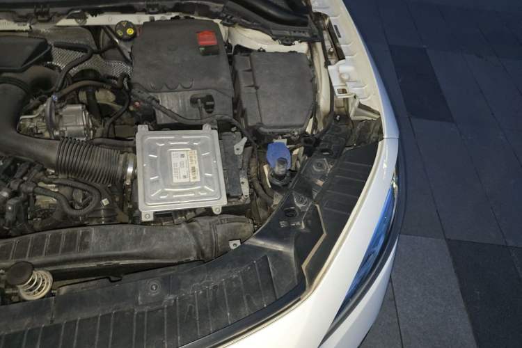 Used Mercedes-Benz GLA 2022 Second Facelift GLA 200 Engine Bay Left