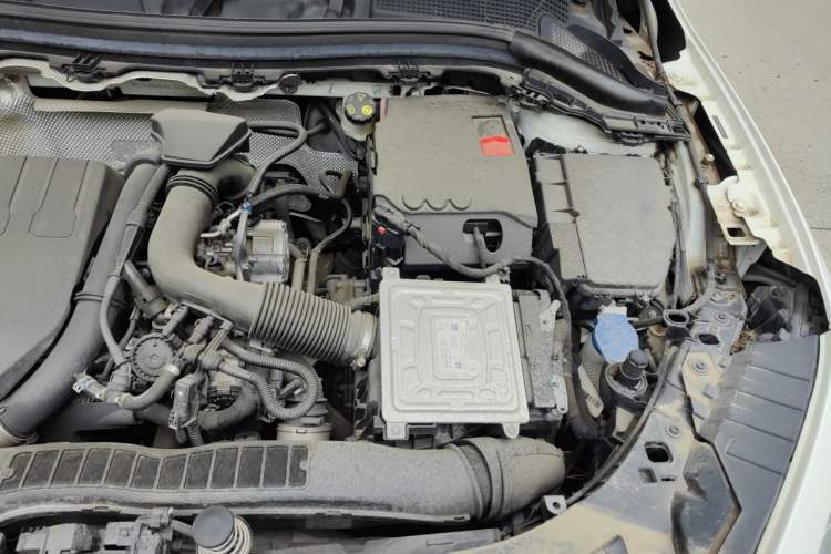 Used Mercedes-Benz GLA 2022 Facelifted GLA 200 Engine Bay Left