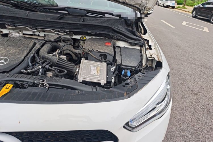 Used Mercedes-Benz GLA 2022 Facelifted GLA 200 Engine Bay Left