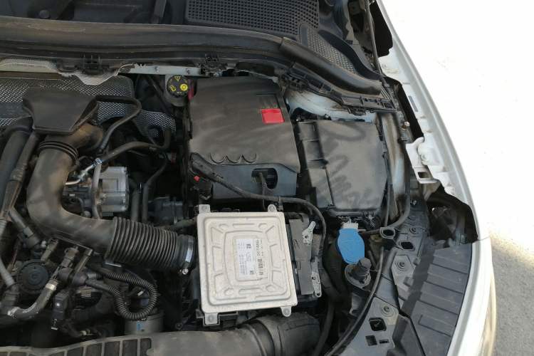 Used Mercedes-Benz GLA 2022 Second Facelift GLA 200 Engine Bay Left