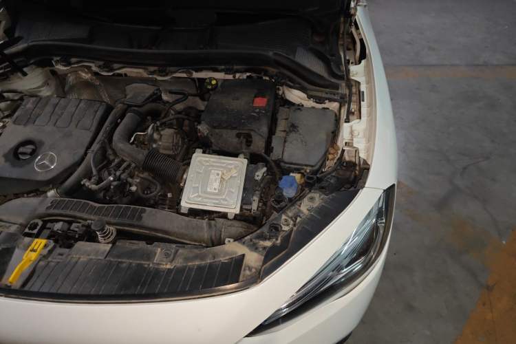 Used Mercedes-Benz GLA 2022 Facelifted GLA 200 Engine Bay Left