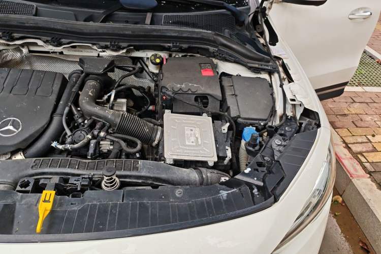Used Mercedes-Benz GLA 2022 GLA 200 Engine Bay Left