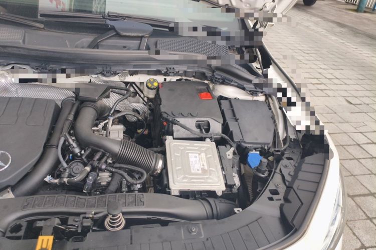 Used Mercedes-Benz GLA 2022 Facelifted GLA 200 Engine Bay Left
